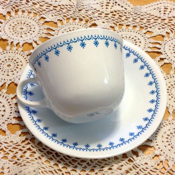 Vintage Corelle Snowflake Garland cups, saucers - Picture 9 of 12